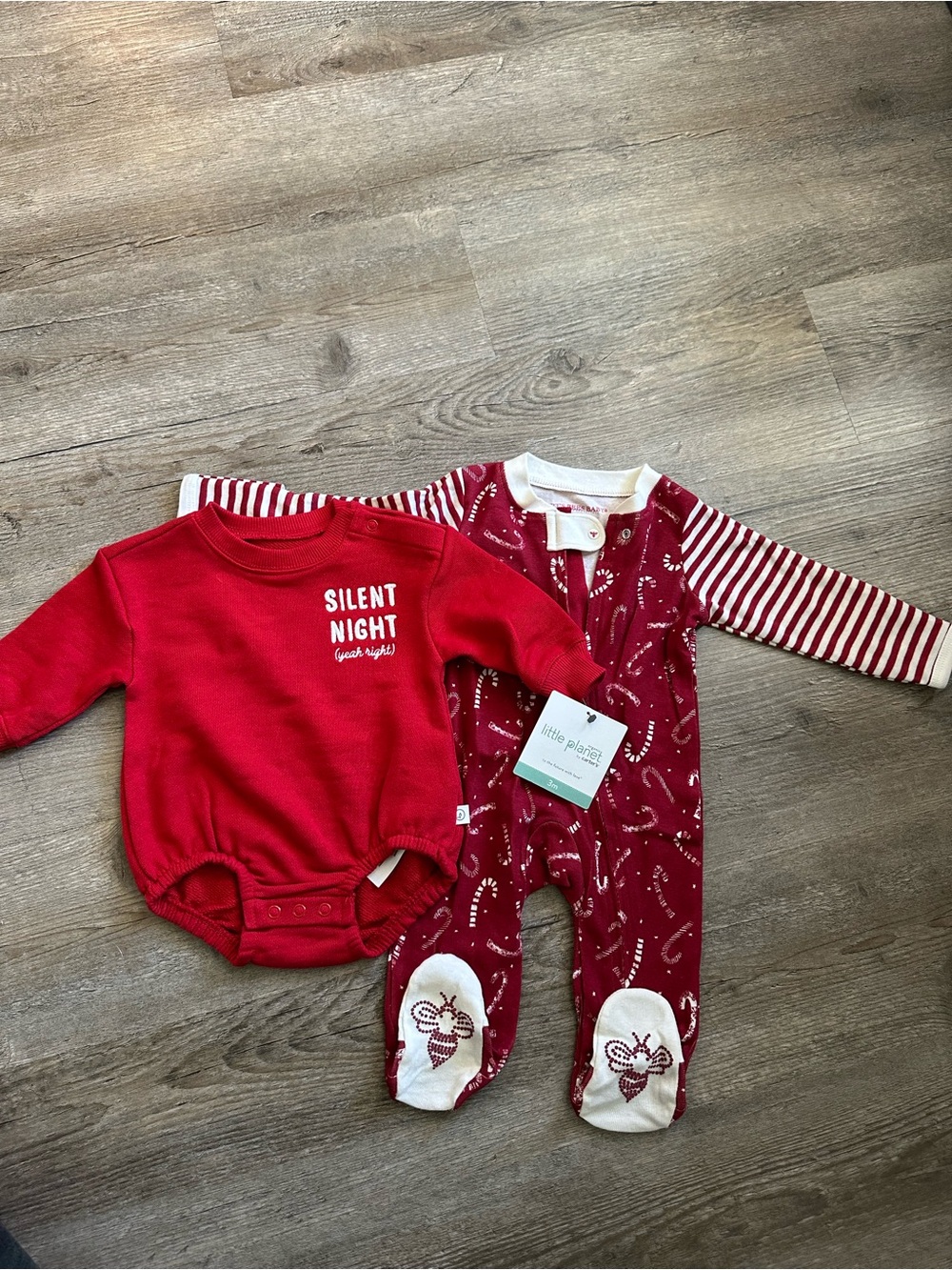 NWT burt’s bees & little planet Red 'Silent Night' Holiday Baby One-Piece Set